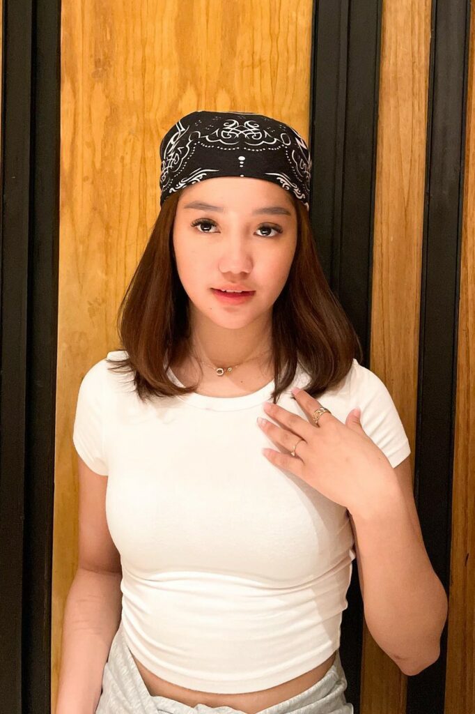 Kaos Ketat Toge Chika Chandrika Suku Gypsi