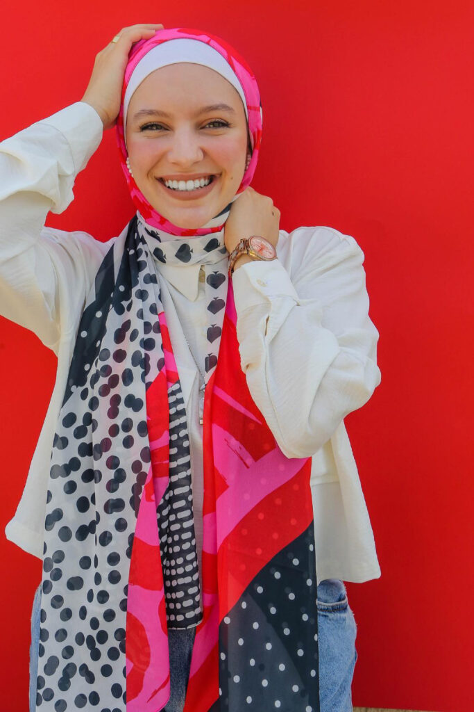 Nour Eldakhakhny Selebgram Hijab Arab Cantik Merah