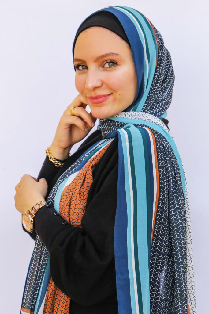 Nour Eldakhakhny Selebgram Hijab Arab Cantik Senyum sensual