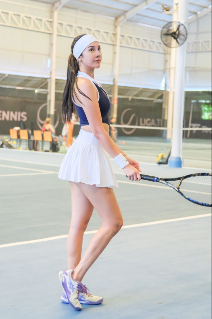Paha Seksi Anya Gealdine main Tenis Rok Mini Super PEndek