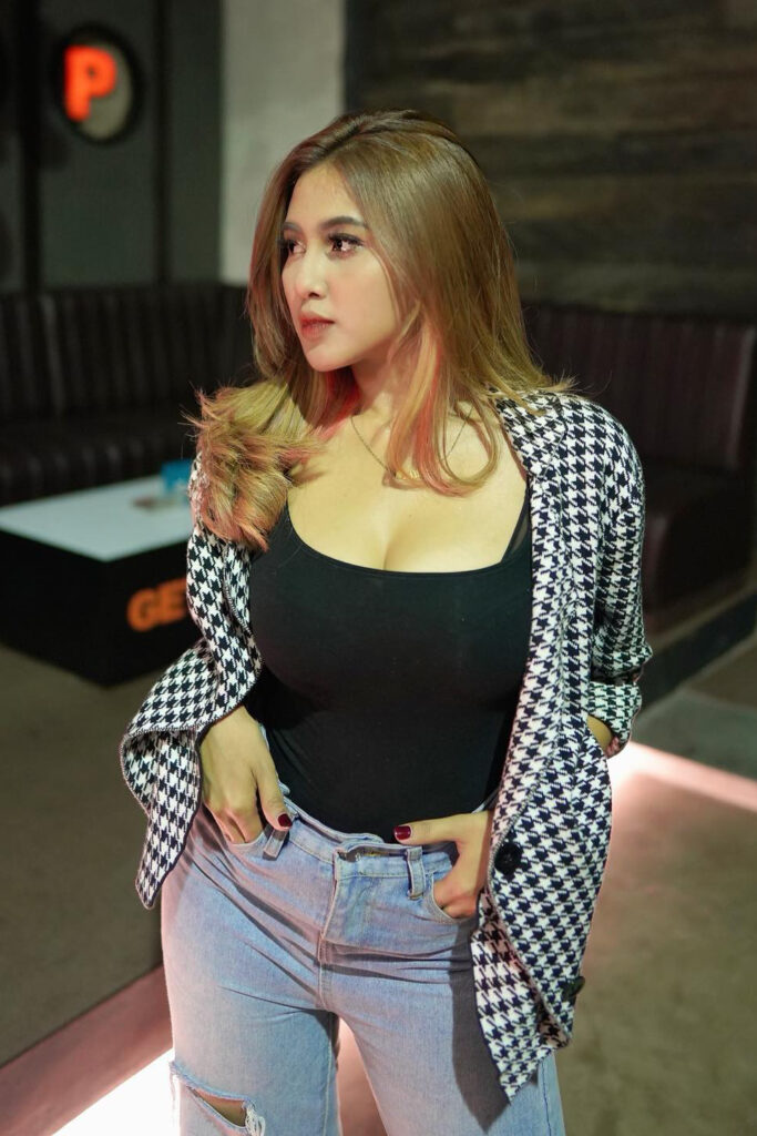 SPG Seksi Billa Reforma Devi Sensual Super tobrut