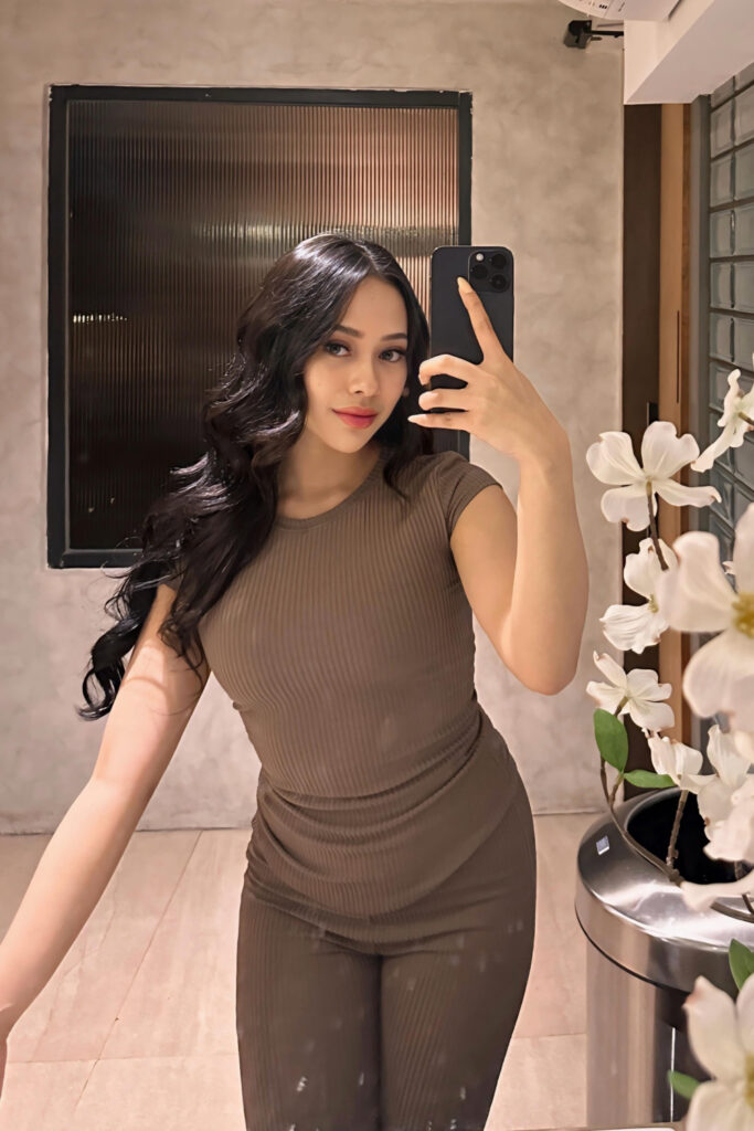 Tara Aulia Nabila selfie cermin