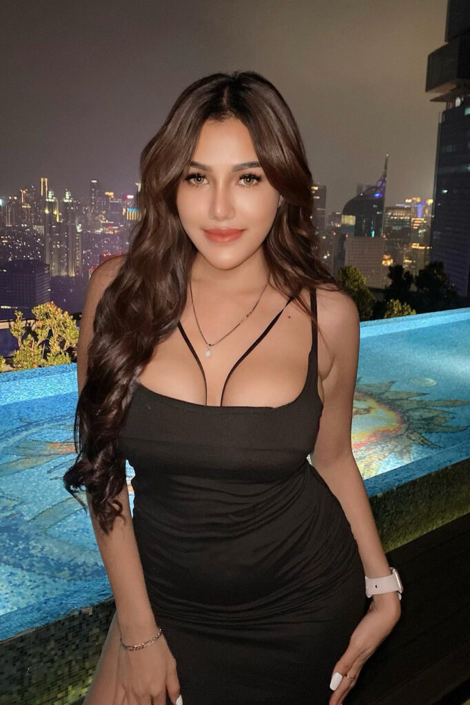 Dres Hitam ketat Seksi Oza Luthfia Super Hot