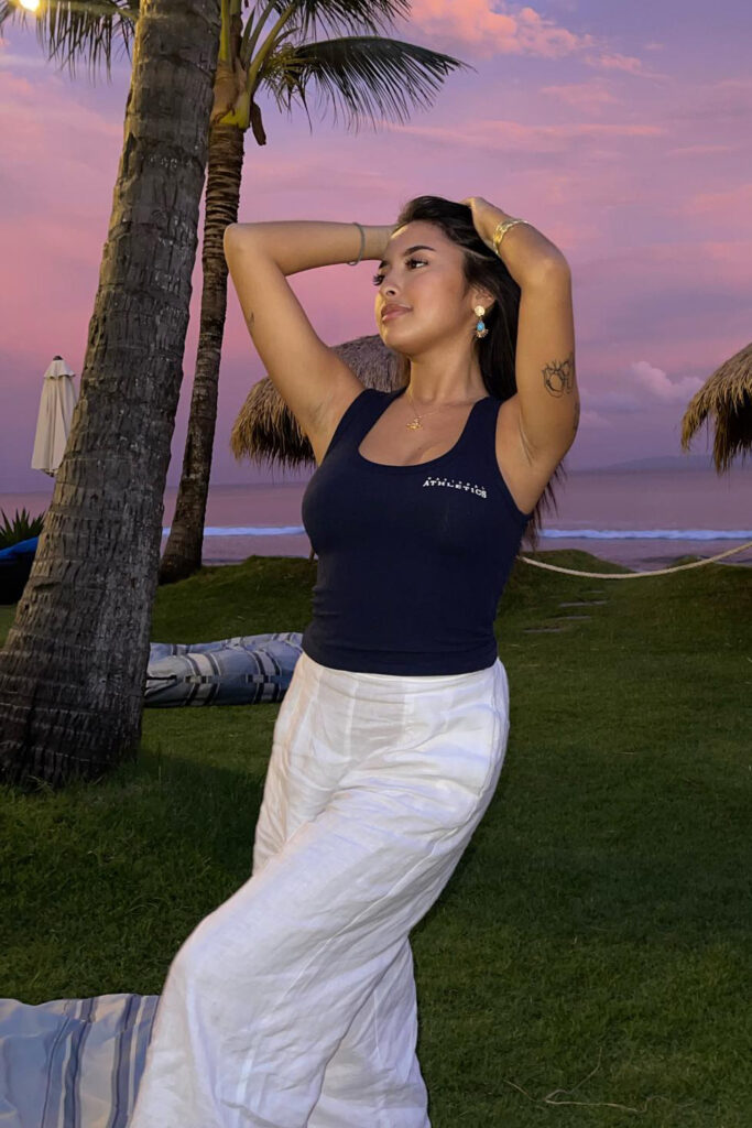Foto Seksi Jennifer Coppen Tanktop Biru
