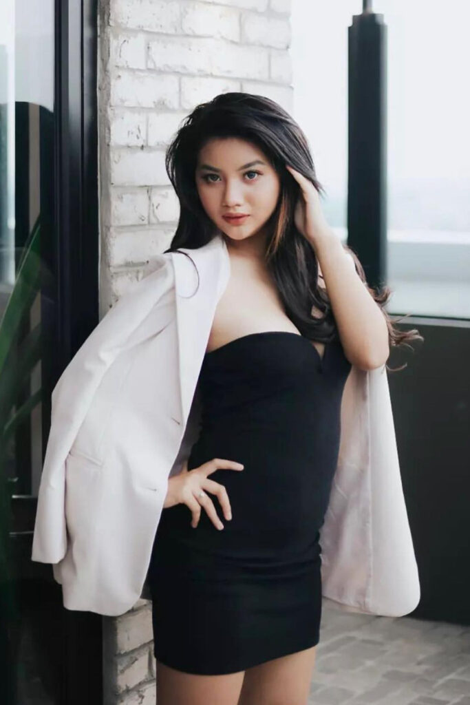 Model Seksi Putri Sahara Midi dress gendut