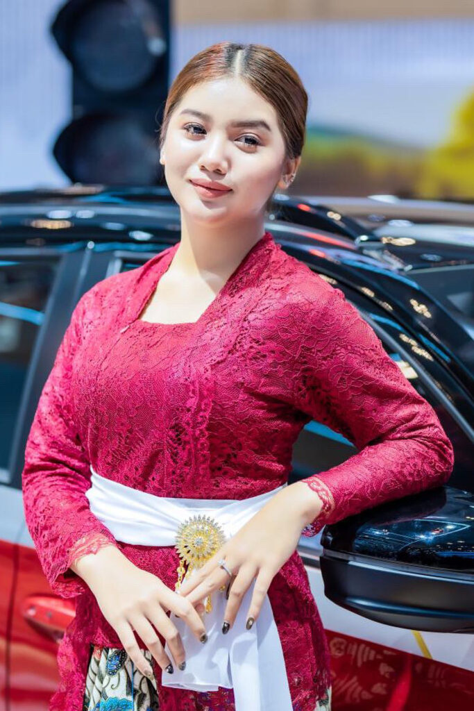 Model Seksi Putri Sahara SPG Kebaya