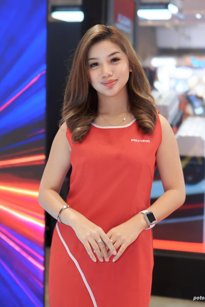 SPG Polytron Seksi Putri Sahara8