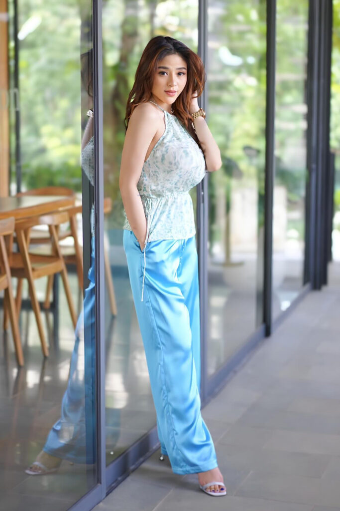 Siska Kartika fransiska Model seksi Popular Celana Sutra