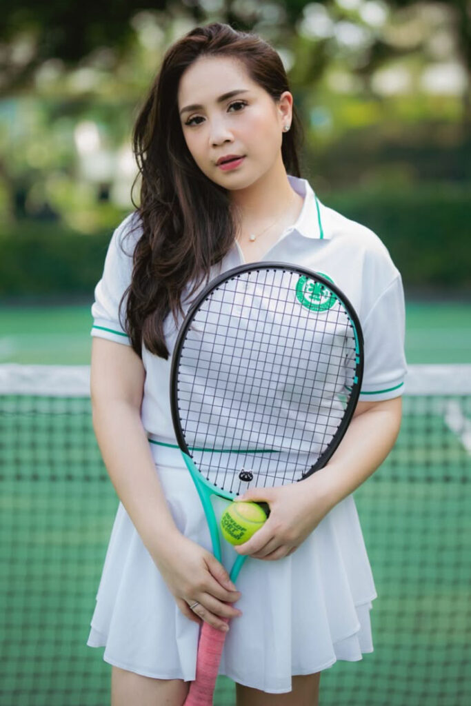 Rok Mini Seksi Nagita Slavina main tenis