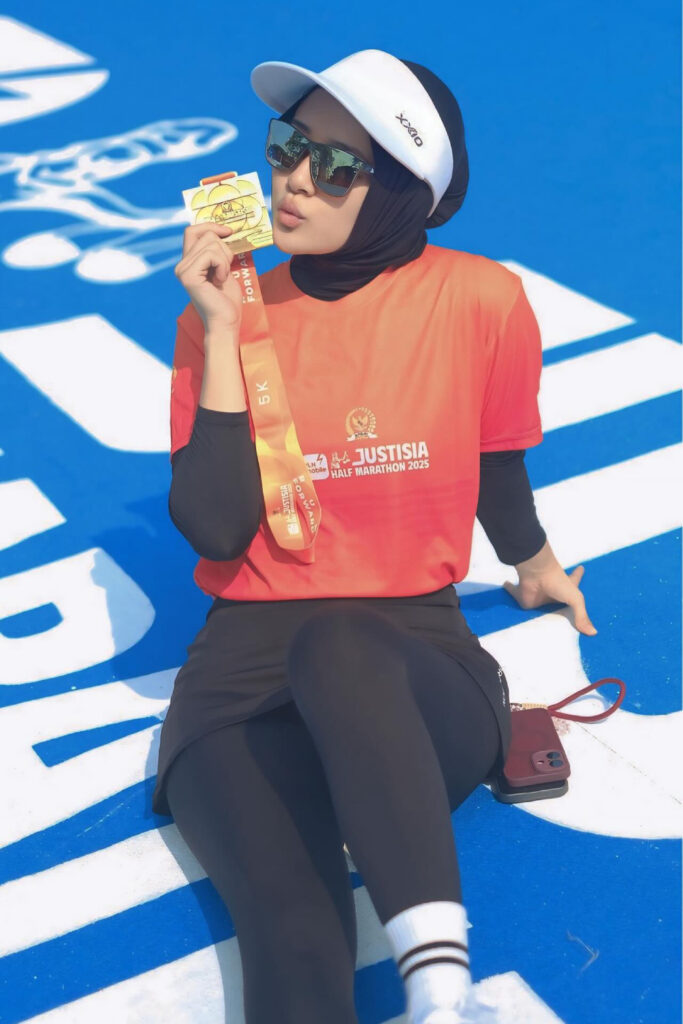 Amanda Arum Sari Seksi Run Hijab Finisher marathon