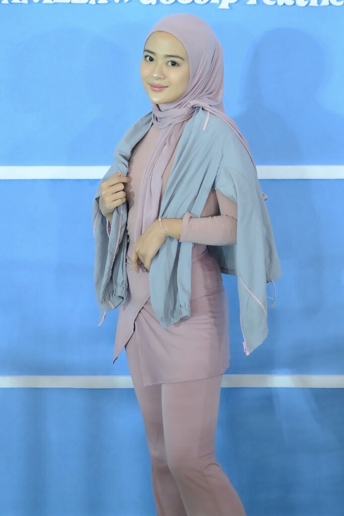 Amanda Arum Sari Seksi Run Hijab Rok Mini styles