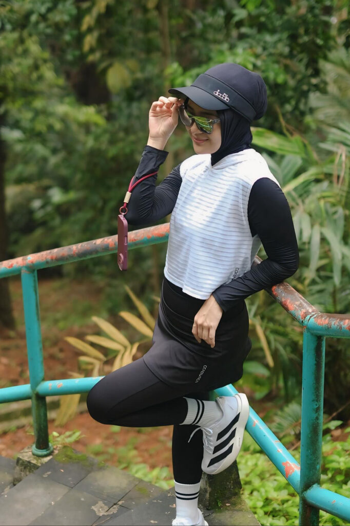 Amanda Arum Sari Seksi Run Hijab casual