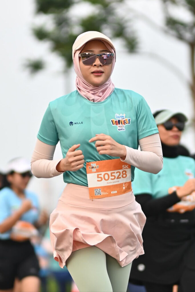 Amanda Arum Sari Seksi Run Hijab marathon hot