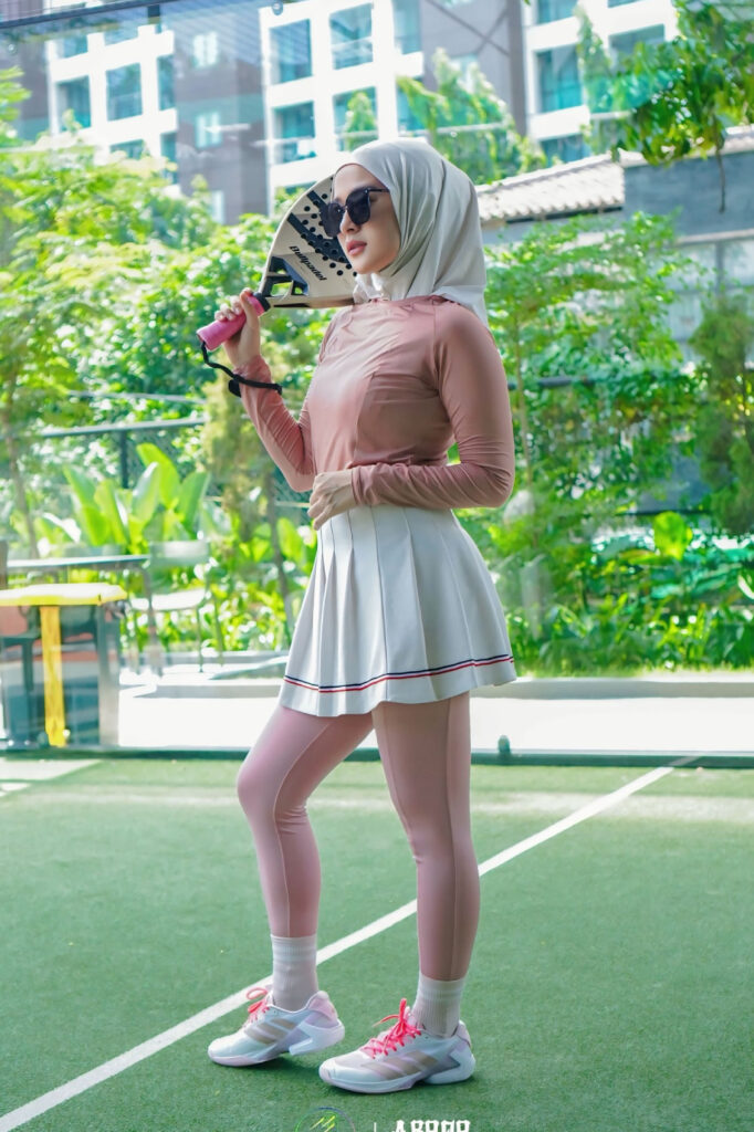 Amanda Arum Sari Seksi Run Hijab rok mini seksi