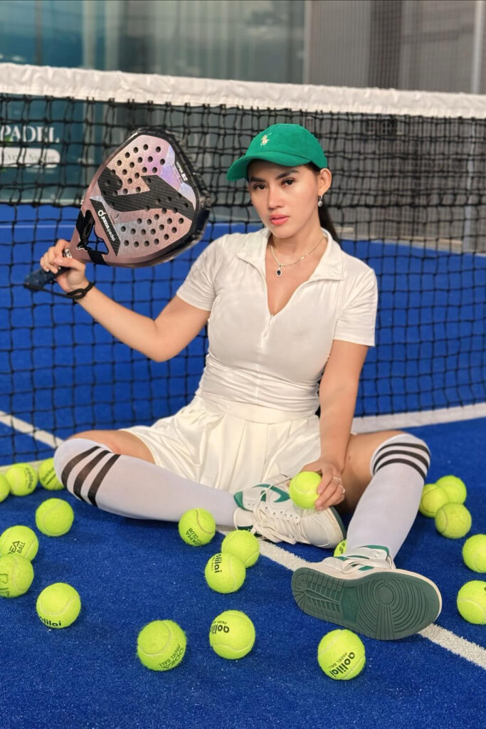 Foto Padel Seksi Sensual DJ Amoy Karamoy Rok Mini sensual