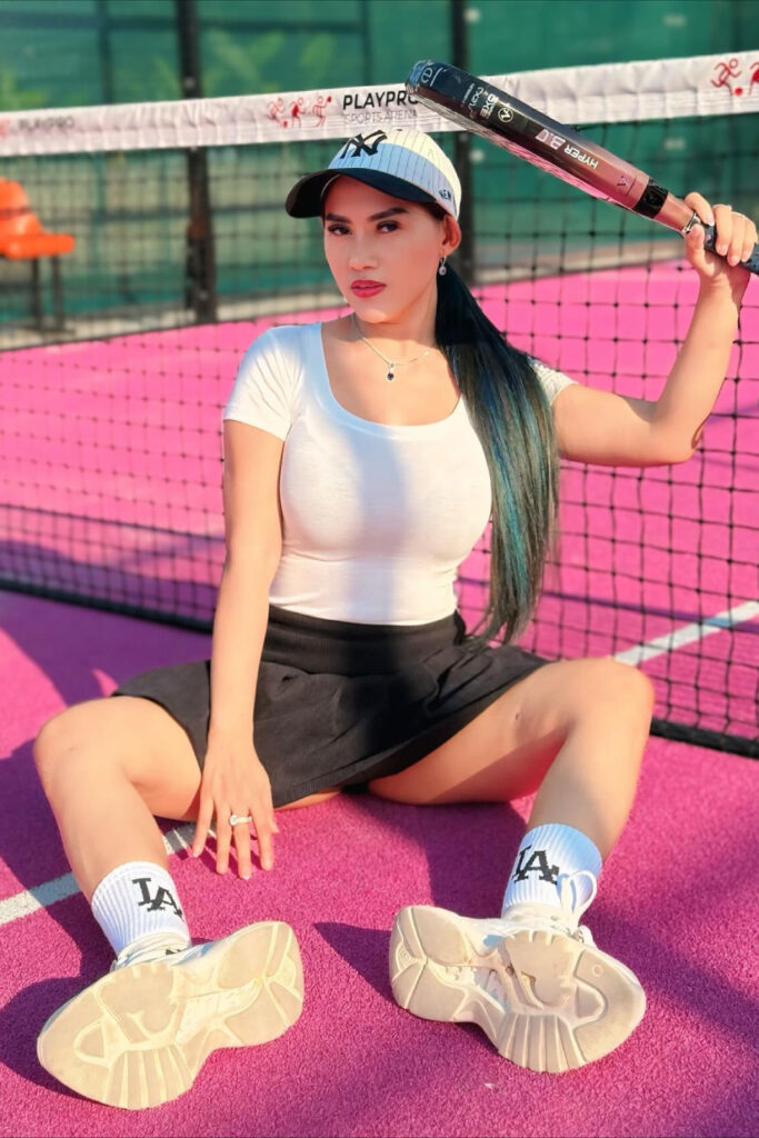 Foto Padel Seksi Sensual DJ Amoy Karamoy pose ngantap celana dalam hitam