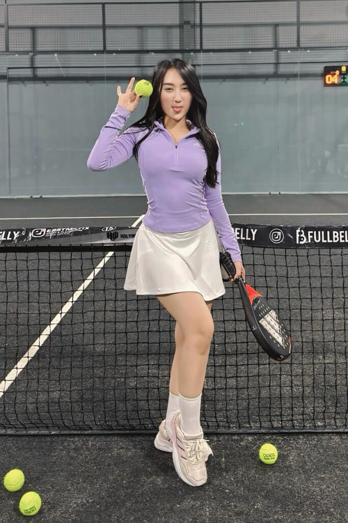 Foto Seksi Sandrina Mazaya Padel Pamer Bola seksi