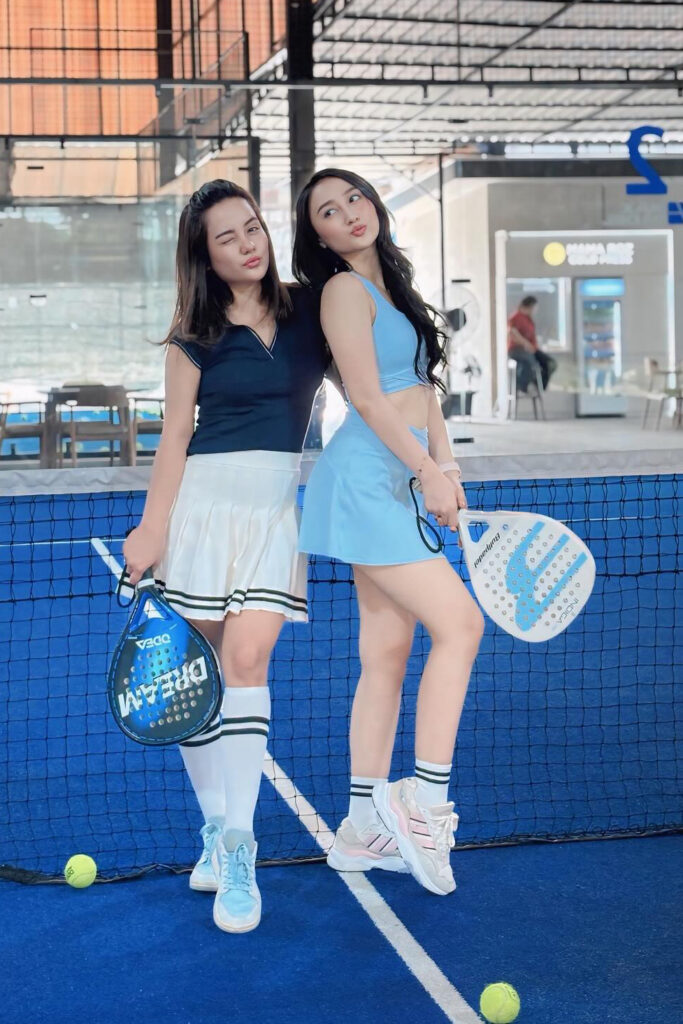 Foto Seksi Sandrina Mazaya Padel Pose Nungging