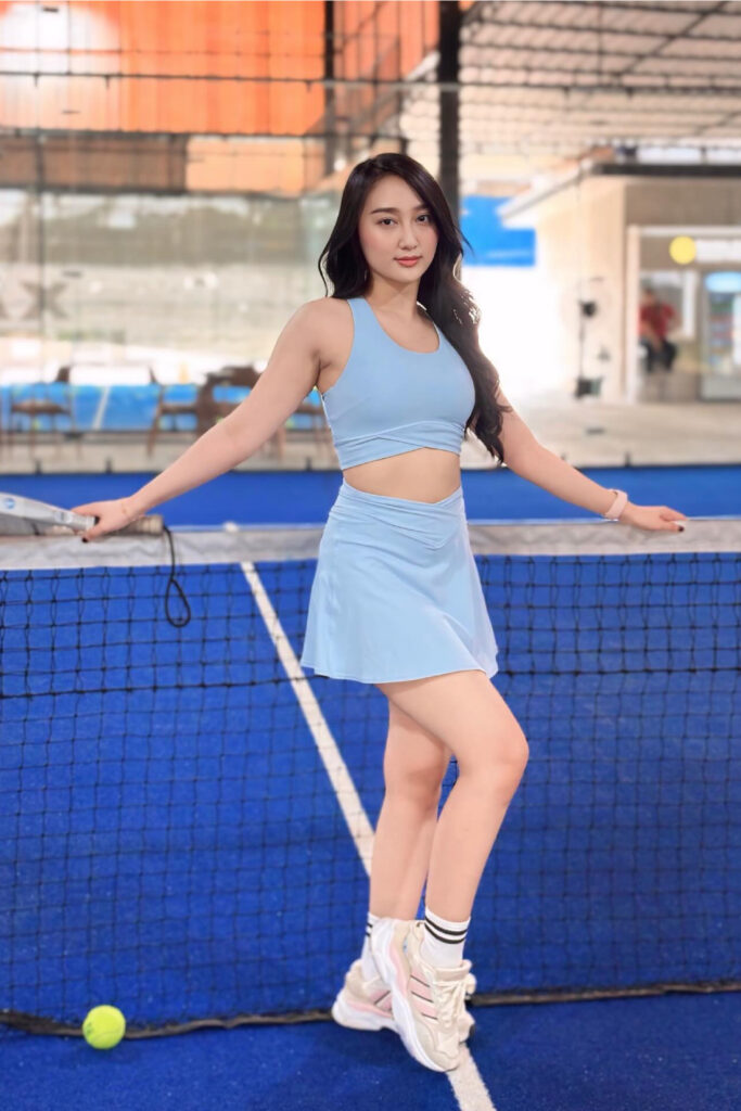 Foto Seksi Sandrina Mazaya Padel Rambut Hitam