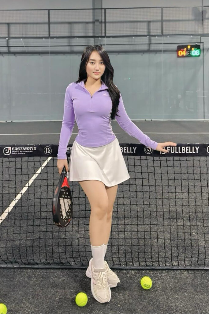 Foto Seksi Sandrina Mazaya Padel Rok Mini hot