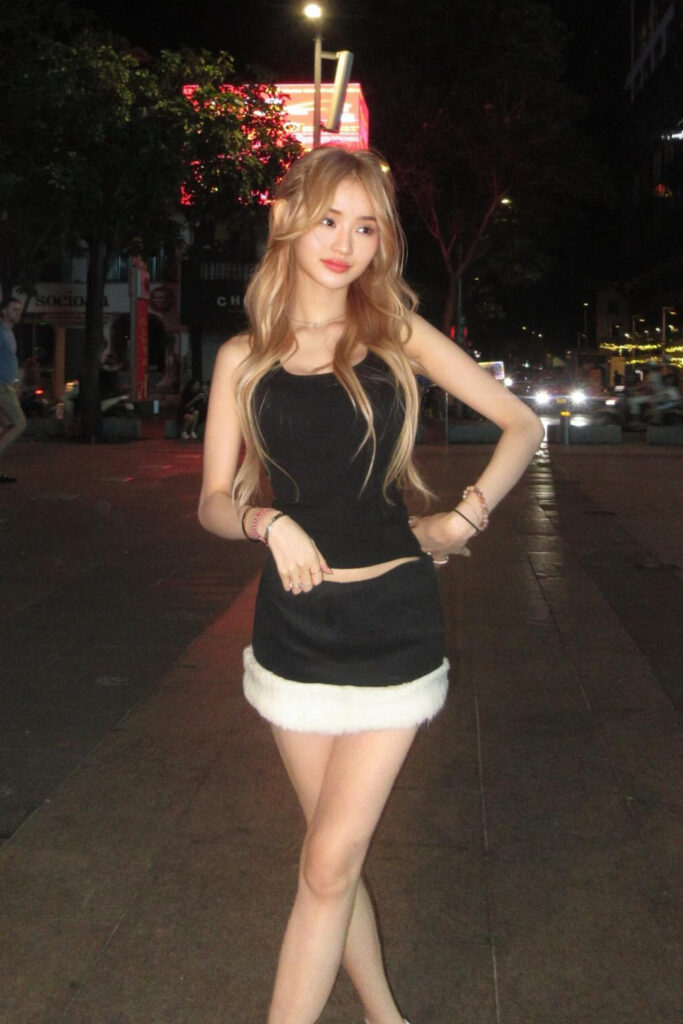 Foto Seksi Selebgram Catheez Barbie manis Pirang