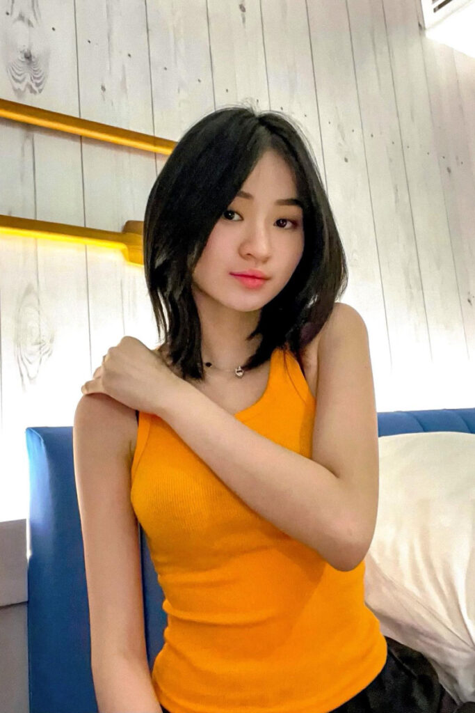 Foto Seksi Selebgram Catheez Oranger Kamar Hotel