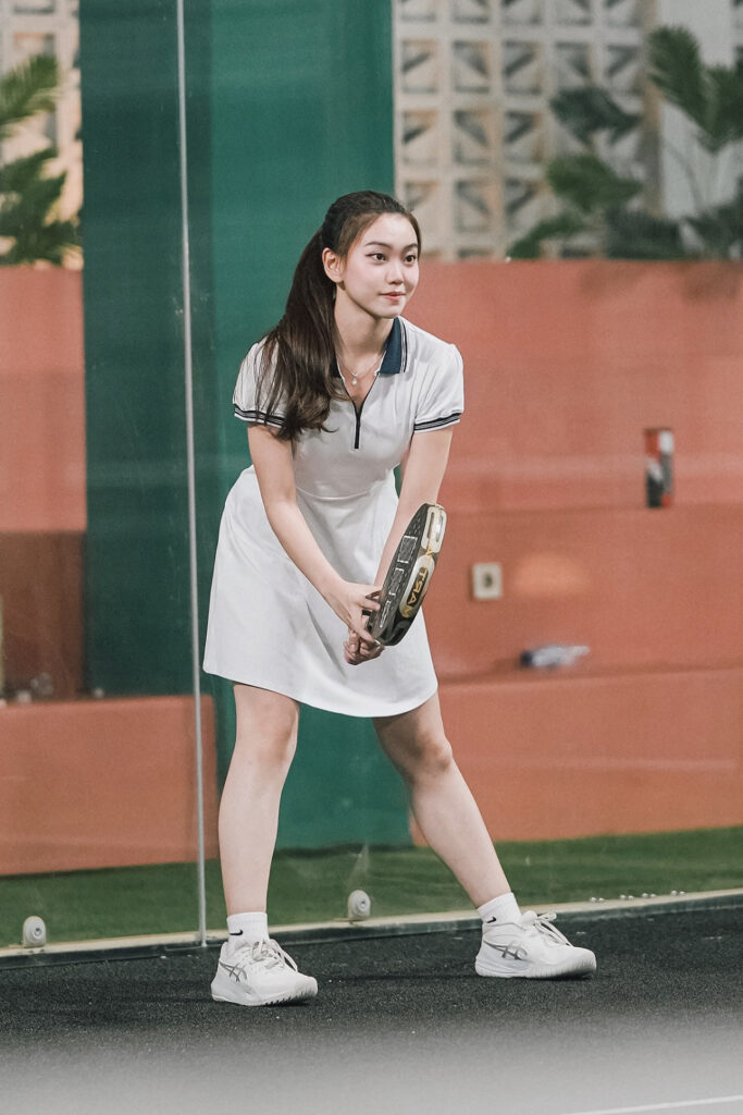 Foto Seksi 𝐕𝐚𝐥𝐞𝐧 𝐂𝐞𝐜𝐢𝐥𝐢𝐚 Cindo Padel Kaki Pose