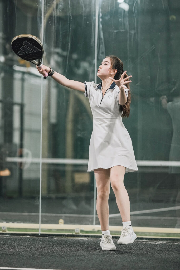 Foto Seksi 𝐕𝐚𝐥𝐞𝐧 𝐂𝐞𝐜𝐢𝐥𝐢𝐚 Cindo Padel Loncat