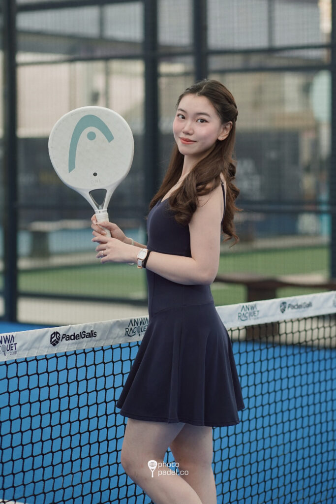Foto Seksi 𝐕𝐚𝐥𝐞𝐧 𝐂𝐞𝐜𝐢𝐥𝐢𝐚 Cindo Padel Punggung manis