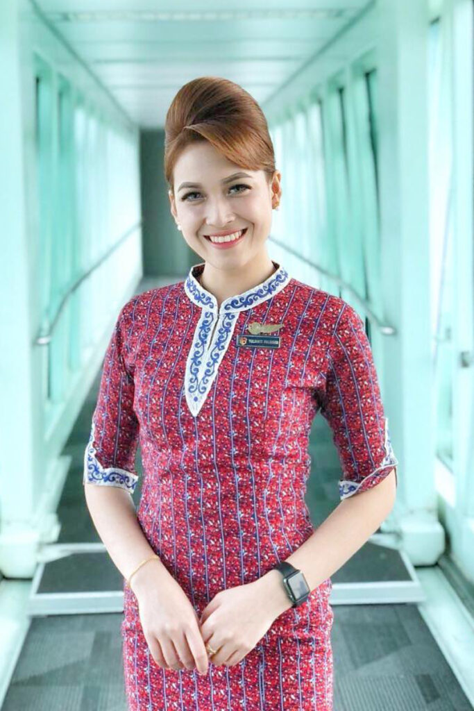 Yulianti Yanti Palinggi Pramugari Seksi Lion Air Seragam