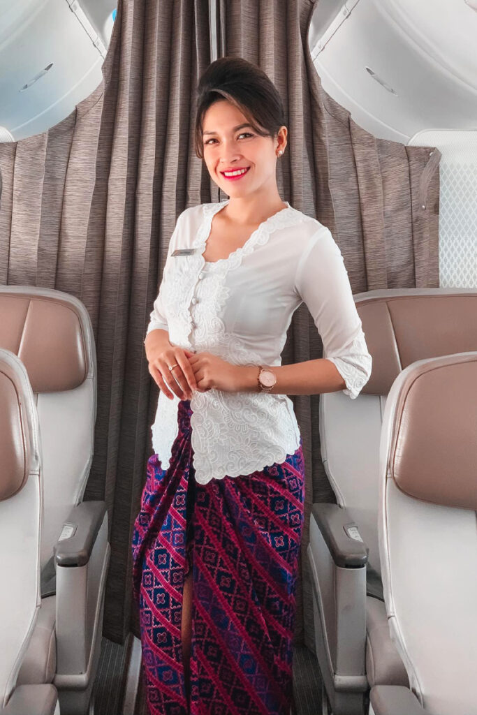 Yulianti Yanti Palinggi Pramugari Seksi Lion Air Seragam KEbaya Putih