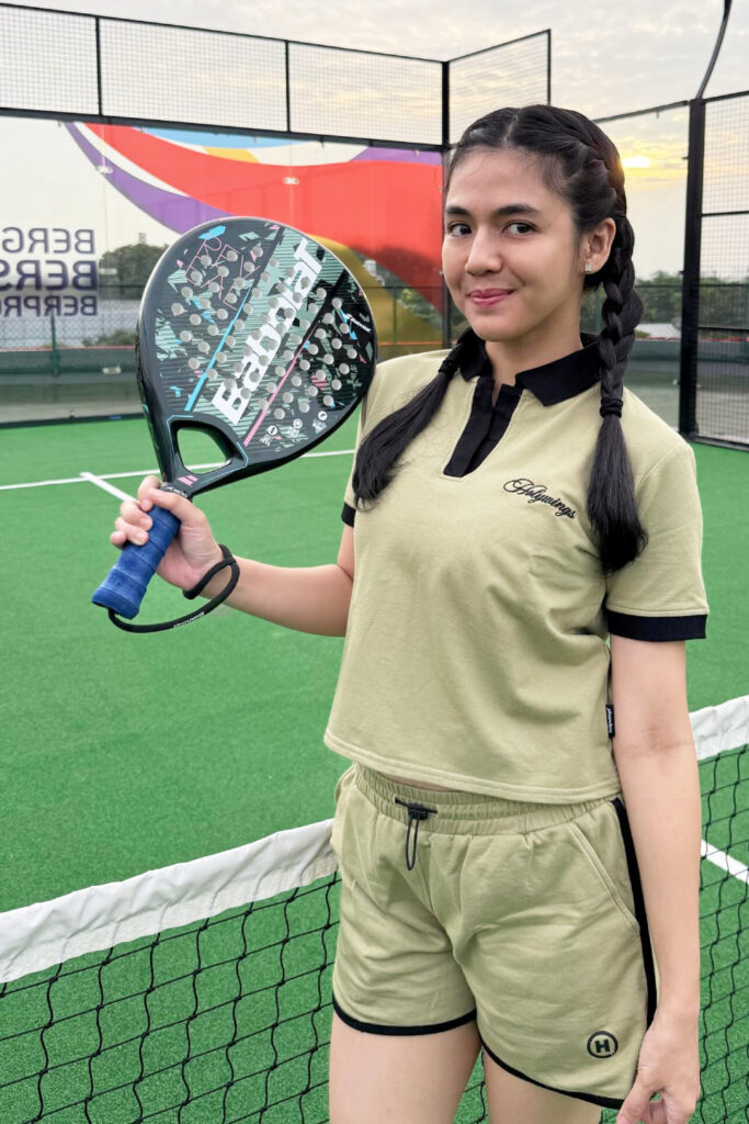 pose seksi Putri Una saat olahraga busung dada