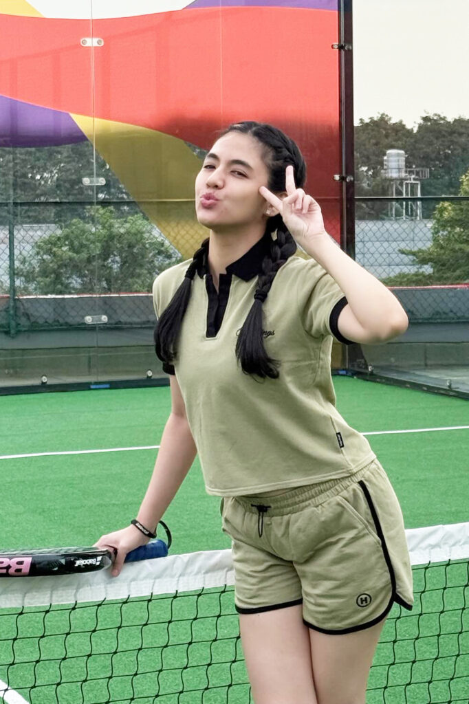 pose seksi Putri Una saat olahraga pose cute