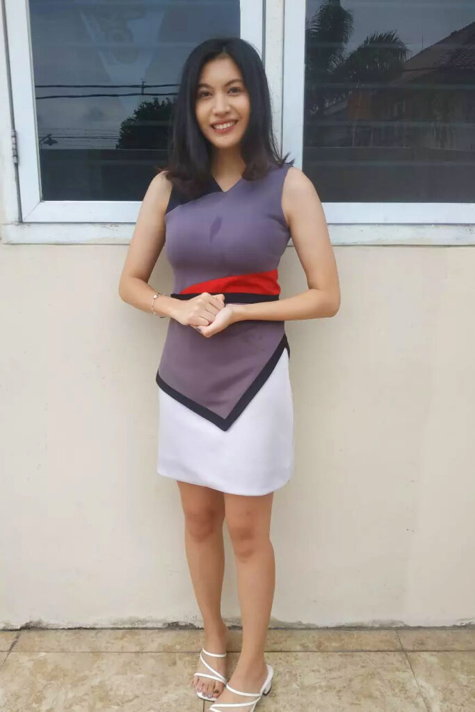 CEwek manis dan seksi SPG Rokok