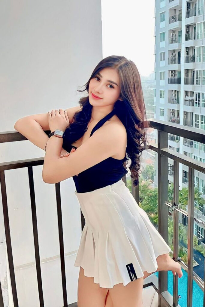 Foto Model Seksi Rahma Dhea Saraswara LC
