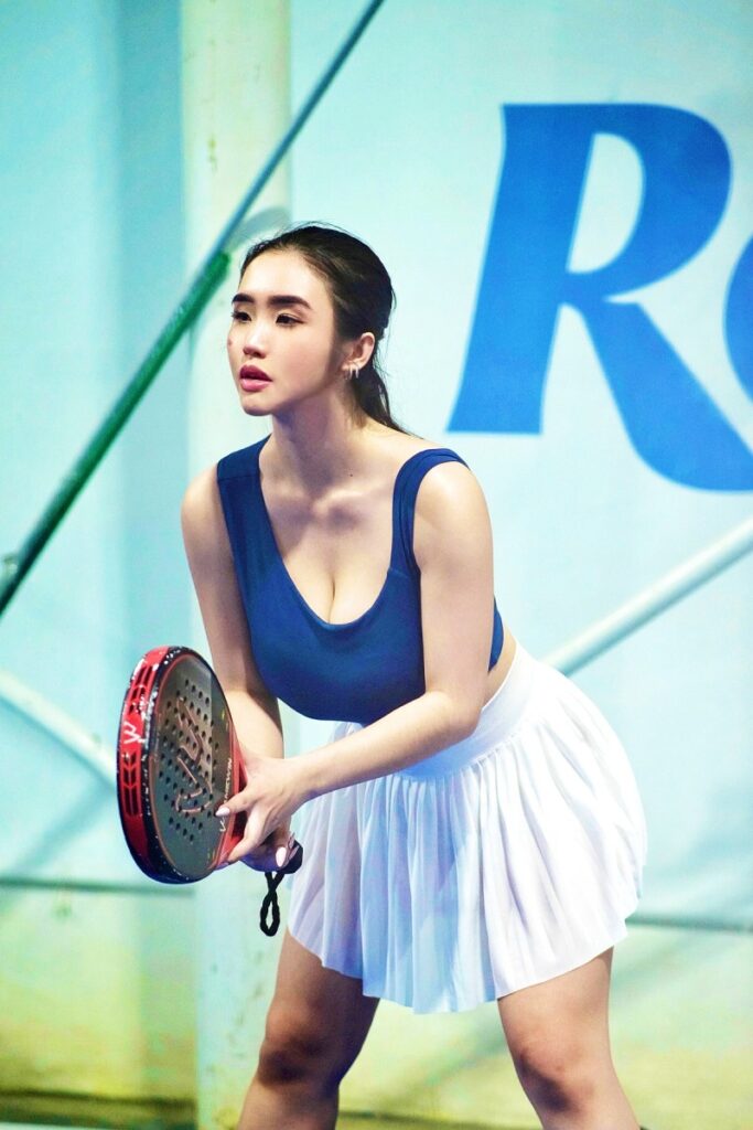 Foto Seksi Anastasya Khosasih Nungging Pose Padel Seksi