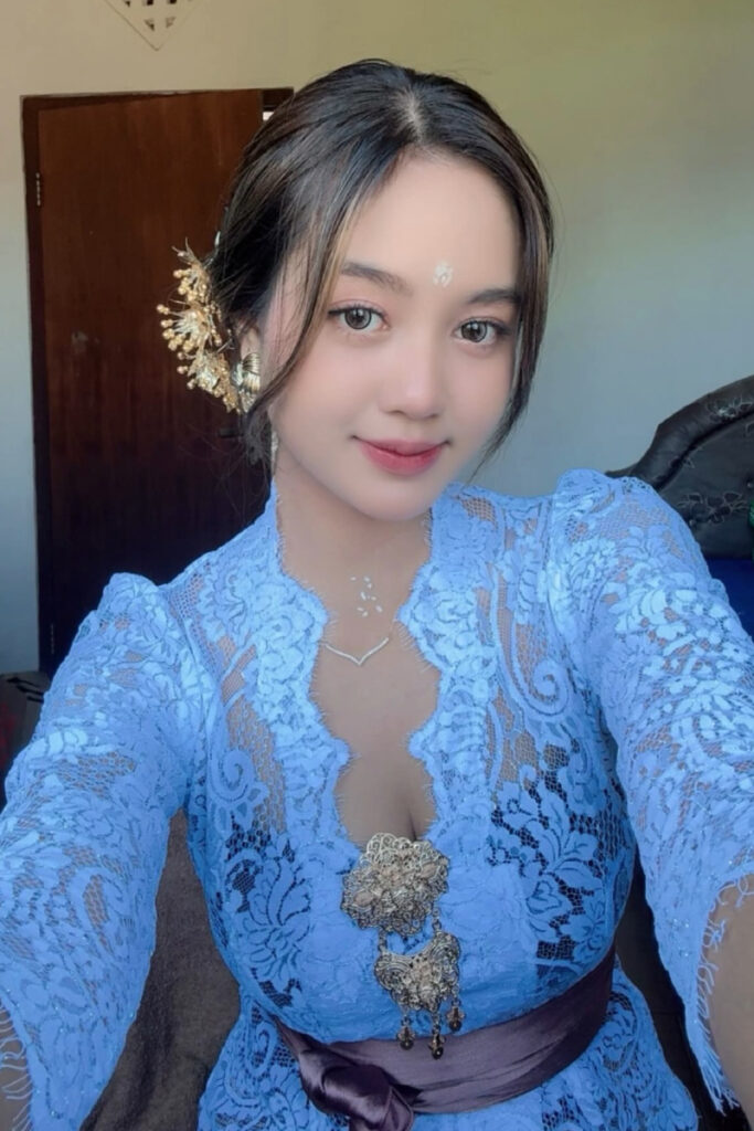 Jegek Bali Gadis Bali Kebaya Seksi Senyum manis