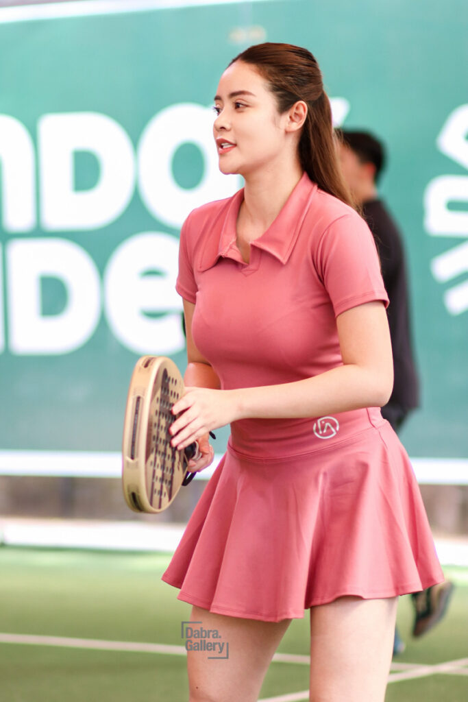 Outfit Rok Mini Seksi Baju Kaos Ketat PAdel Sylvia Genpati Toge