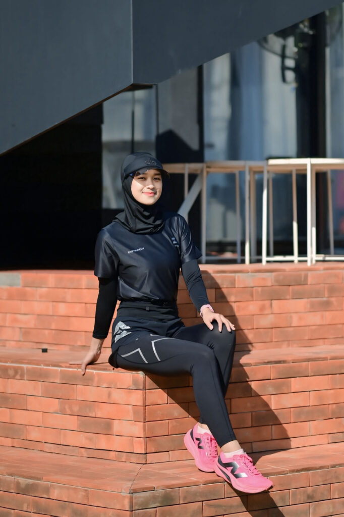 Raryyy Pacer Hiiab Cantik Makassar Pose duduk