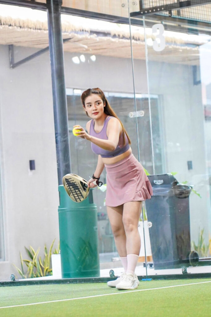 Rok Mini Sport Seksi Sylvia Genpati Padel Pose Service Keren