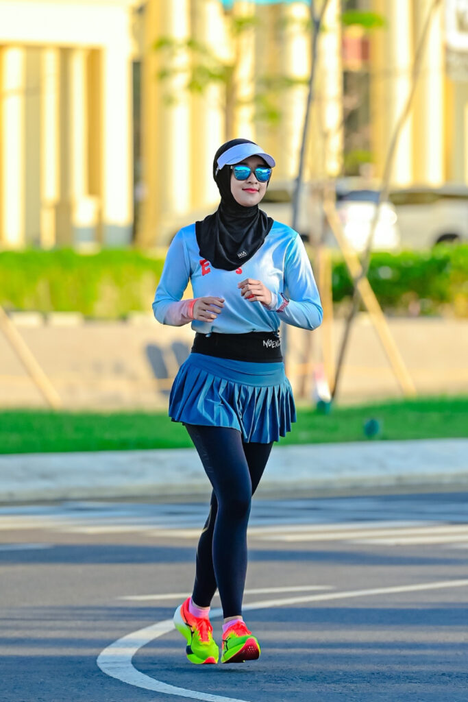 Siti Fatima Tri Selvia aka Rary Selebgram Run Marathon Pacer Makassar Hijab Spot Foto CPI