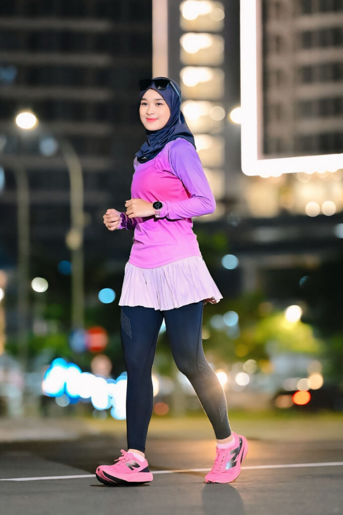 Siti Fatima Tri Selvia aka Rary Selebgram Run Marathon Pacer Makassar Hijab Tankop dan Rok Mini Hijab