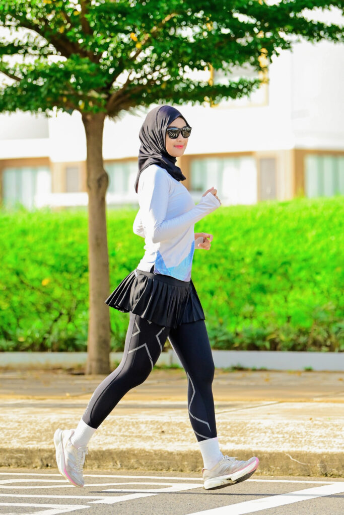 Siti Fatima Tri Selvia aka Rary Selebgram Run Marathon Pacer Makassar Hijab X Legging Sport wear