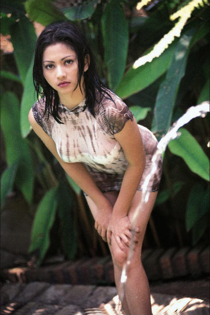 Foto Jadul Seksi Cut Keke pose nungging basah