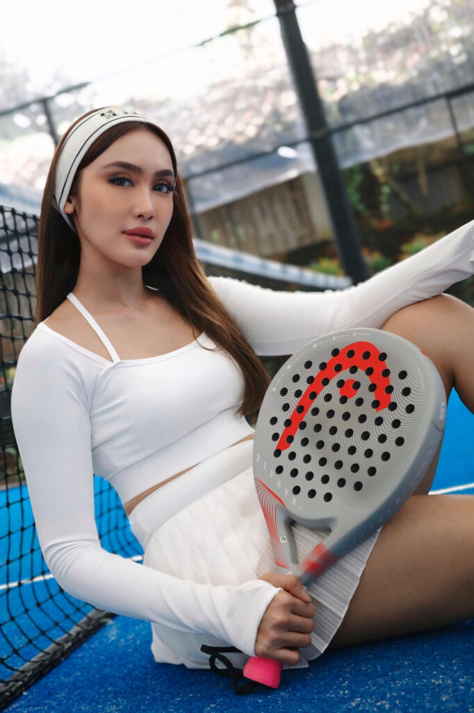 Foto Padel Seksi Intan Saumadina Kaos Putih Ketat