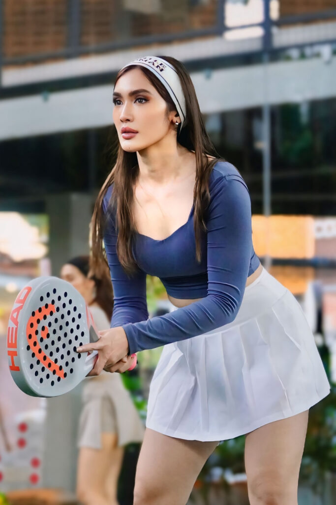 Foto Padel Seksi Intan Saumadina Pose nungging Belahan dada