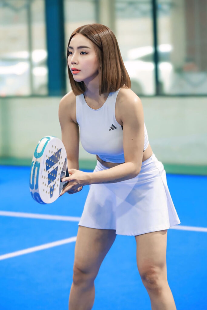 Foto Padel seksi Edelways Cen Chindo pose siap cewek cantik