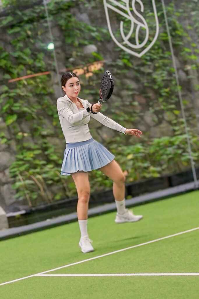 Foto Padel seksi Edelways Cen Chindo rok mini cantik