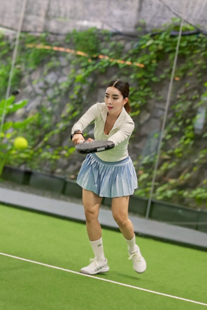 Foto Padel seksi Edelways Cen Chindo rok mini sensual