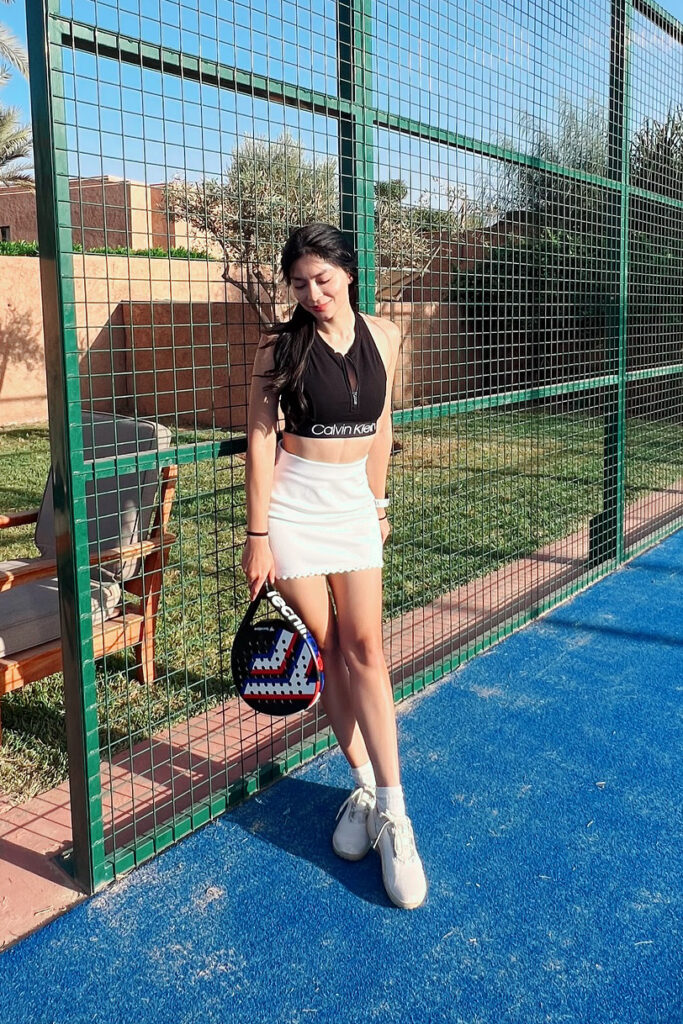 Foto Seksi Sandra Olga Main Padel Pose menggoda hot bra